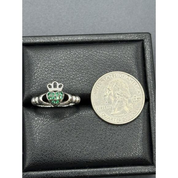 New Condition Sterling Silver Green Cubic Zirconia Ring Claddagh Size 7 - Picture 8 of 11